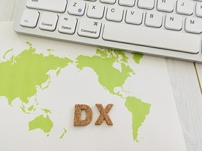 「DXとは何か」、経営層・管理職の7割超「説明できない」。DX推進企業では経営層がリーダーシップを発揮