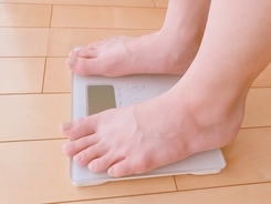 コロナ自粛太り、3人に1人。5～10キロ。リモートワーク等による運動不足を自覚7割