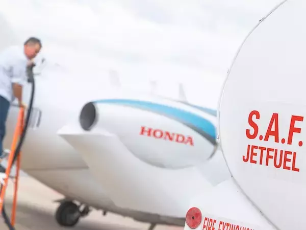 HondaJet、持続可能な航空燃料（SAF）を100％使用した試験飛行に成功　HACI発表