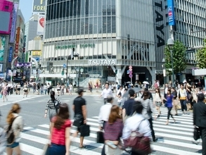 暑い夏は「重ねない」肌で快適に　1品多役の時短・多機能アイテムを比較