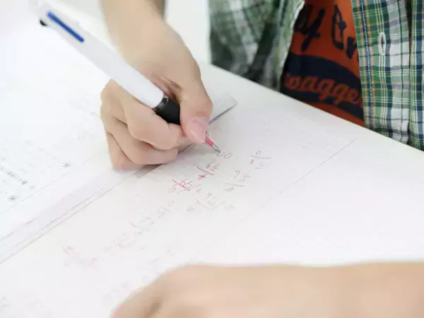 少子化対策の加速化、その財源と実効性を問う。2026年が「最後のチャンス」と言われる理由