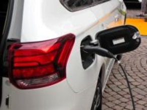 EVだけでは成り立たない　自動車政策が示す現実路線