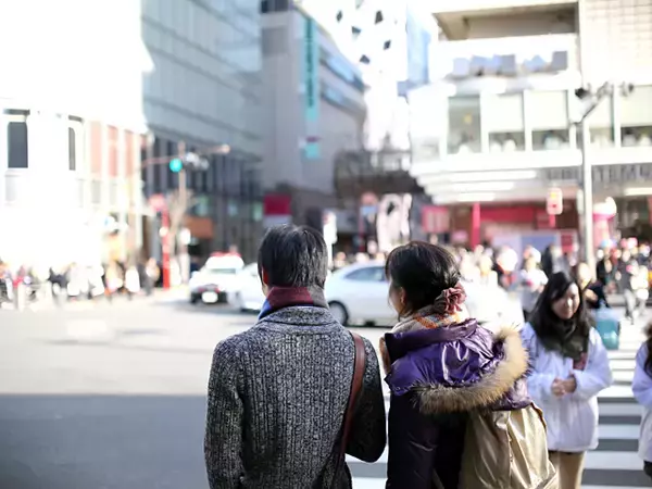 週末に財布がゆるむ心理的背景　“ご褒美消費”の罠と家計管理