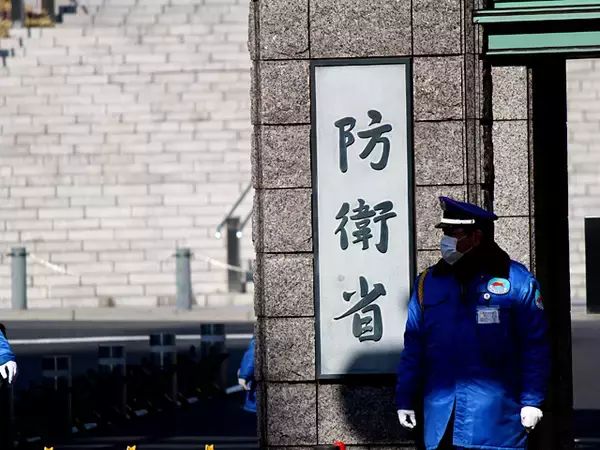 防衛予算増額は地方の「追い風」か？基地周辺の経済波及と依存のリスク