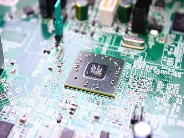 高市総理、ラピダスへの「黄金株」保有を明言。民間出資1600億円超で加速する成長投資の全貌