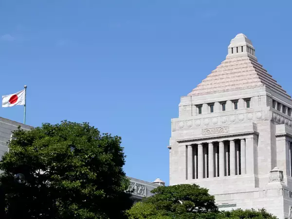 憲法記念日　各党、憲法へ姿勢がより鮮明に