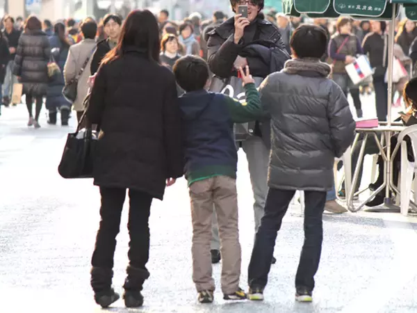 母の日「期待」5割、父は3割　意識の差に映る家族消費の優先順位