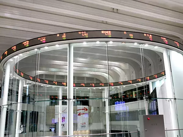 日経平均145円97銭安、米株高でも失速　5万4000円前に戻り売り優勢