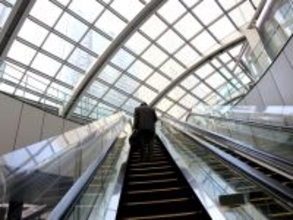 「孤独」が最大の市場になった。つながりさえも商品化される、寂しさの経済圏