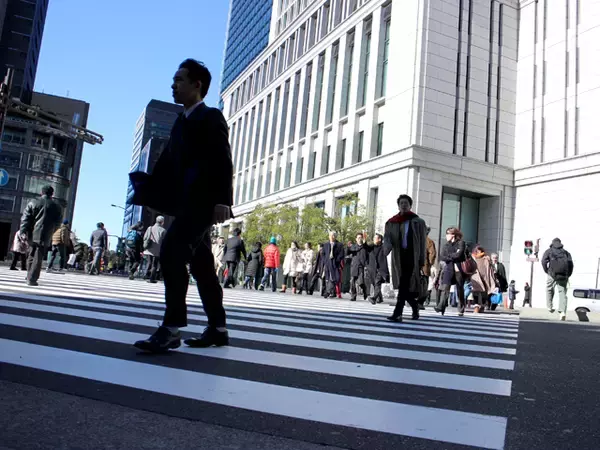 午後の景気指標に注目。実質賃金プラスと株価急落の「温度差」を測る