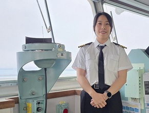 LNG船で女性船長誕生　高度人材の育成構造