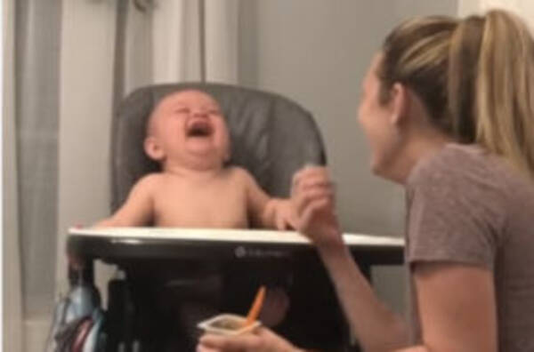 幸せ動画 ママのくしゃみがツボって笑いが止まらない赤ちゃんに癒される 年2月16日 エキサイトニュース