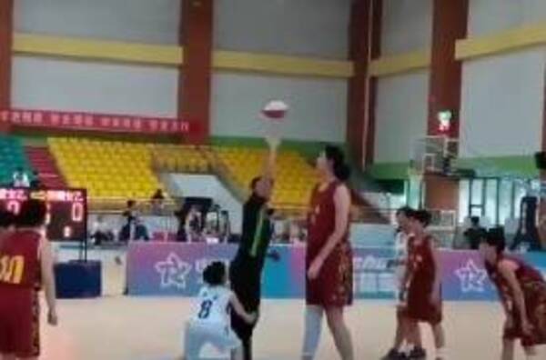 超大型新人 14歳で身長226センチ 中国バスケ少女の映像が海外で話題に 21年7月21日 エキサイトニュース