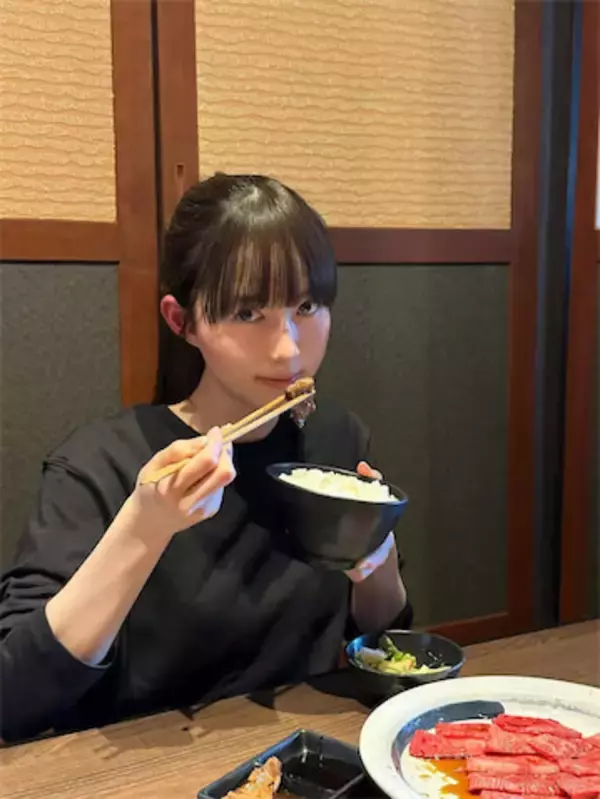 21歳卓球選手、焼肉を食べる姿も美しい練習後ショット公開「可愛すぎる」「横顔好き！！」