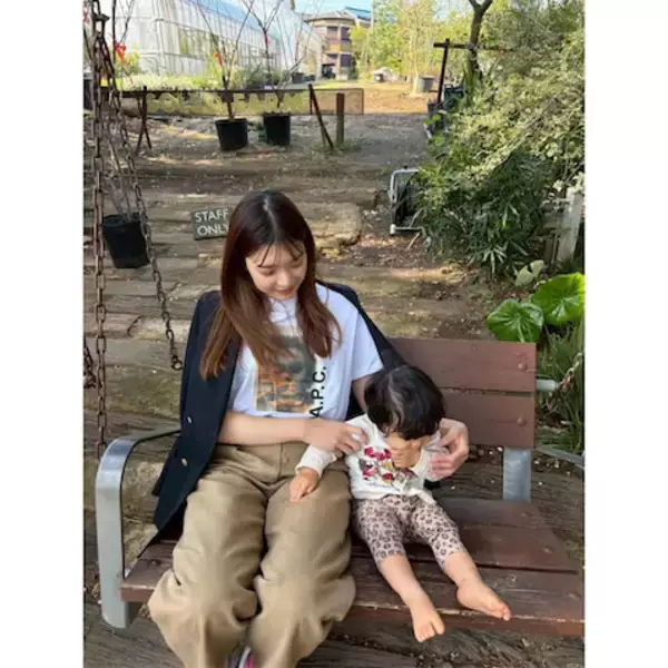 両親は大物漫才師、33歳フリーアナが1歳息子とドライブ「良い休日でした」