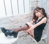 「ギリギリ感がたまらない…竹内星菜、ミニ丈ワンピース姿で美脚をアピール」の画像1