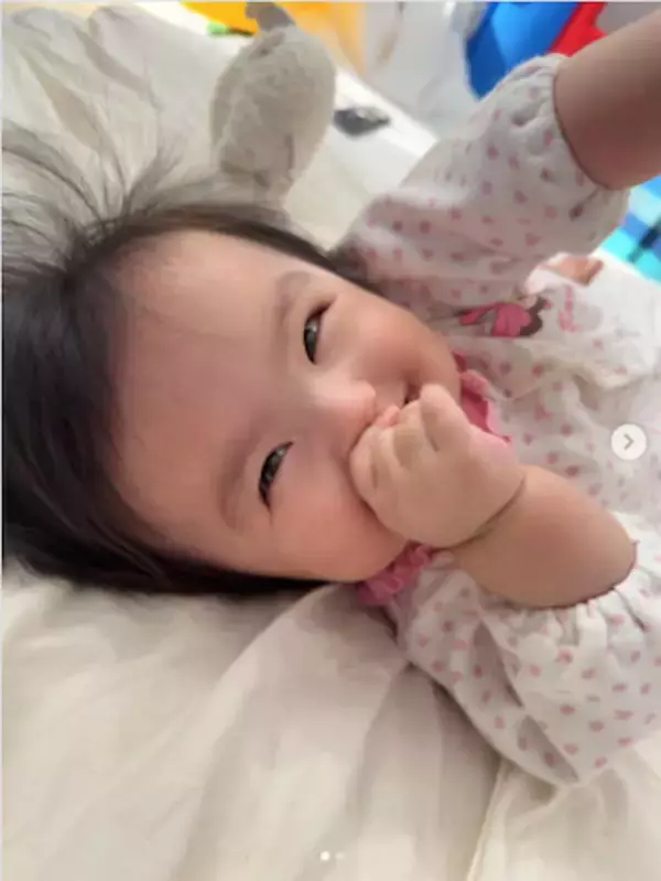 川崎希、生後6カ月を迎えた“ニコニコ”次女・ぐーちゃんの笑顔を公開