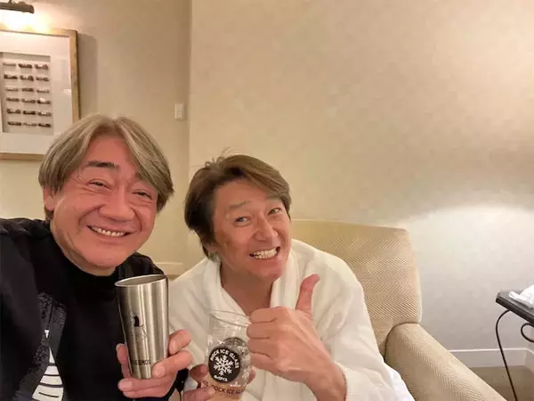 近藤真彦、たのきんトリオ盟友との部屋飲みショット公開「いつまでも仲良し最高ですね」
