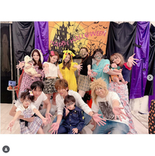 辻希美がミニスカ＆ルーズソックス姿に　“平成コスプレ”でハロウィンパーティー開催