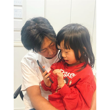 パンサー尾形の妻、パパと娘のラブラブSHOT公開「みんな大好きパパが帰宅して嬉しそう！！」