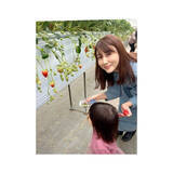 「安めぐみ、長女＆次女と今年初いちご狩り ‟雪だるま"も公開「作りました笑」」の画像1