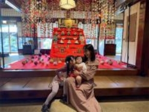 川崎希、次女・グーちゃんの初節句を家族でお祝い　しあわせな‟ひな祭り写真”を多数披露