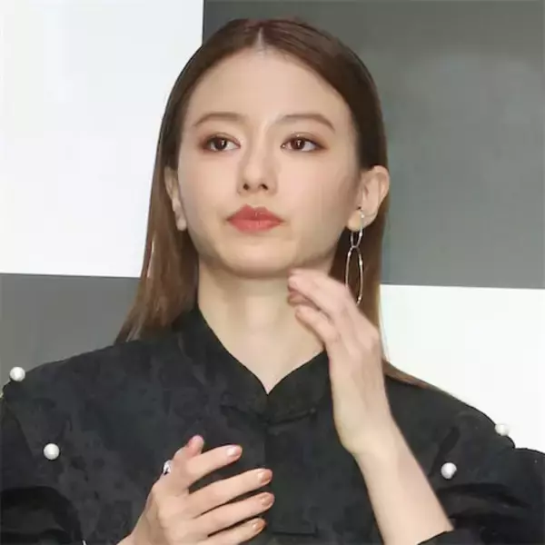 山本舞香、武井咲、堀北真希…少子化の中、芸能界で目立つ「若くして出産」「子育て優先」という選択