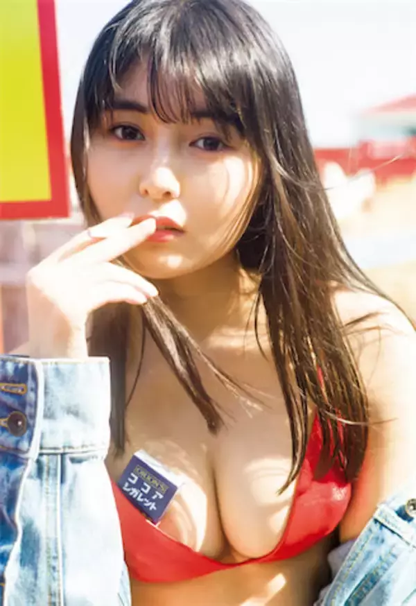 頓知気さきなが『週プレ』登場、キュートなビキニ姿でたわわな美ボディを披露