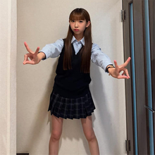 15歳現役JKモデル・こいろん、ミニスカ制服姿が「めっちゃ綺麗やわぁ」「よく似合ってます」