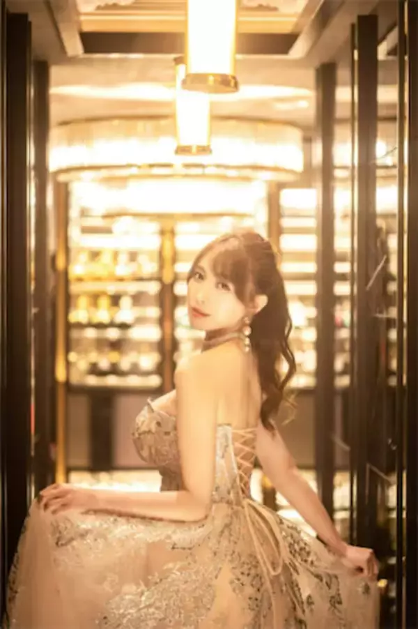 美しさにうっとり…森咲智美、気品ただようゴージャスなドレス姿でファンを魅了