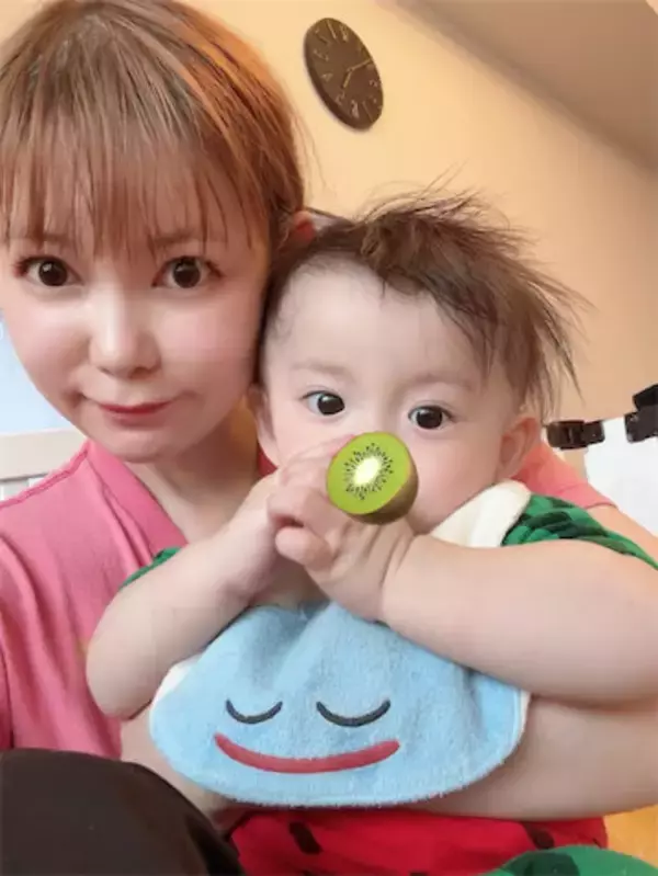 「後追いカワユス！」中川翔子、双子の弟との1日を報告「横顔がそっくり」と反響