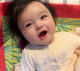 「アレクサンダー、天使すぎる「ご機嫌MAX」の0歳次女を公開」の画像1