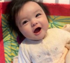 アレクサンダー、天使すぎる「ご機嫌MAX」の0歳次女を公開