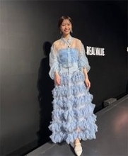 渡邊渚、シースルーのふわふわドレス姿を披露「いつも素敵に仕上げてくださって、ありがとうございます」