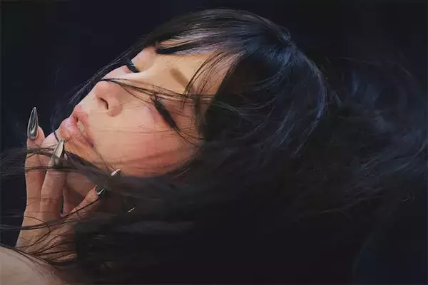 浜崎あゆみ、まるで映画のワンシーンのようなオフショット公開「ぐわー美しい！」