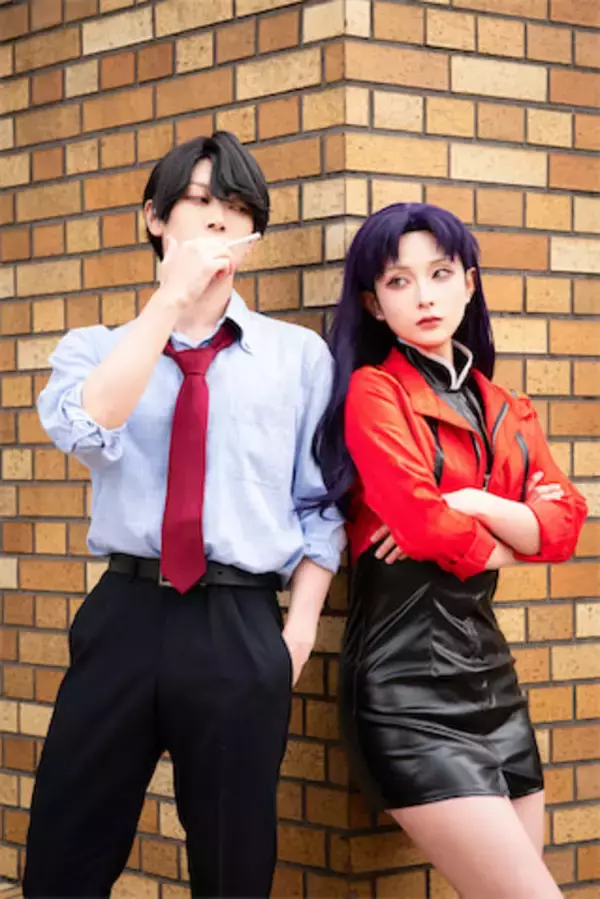 『エヴァ』ミサト＆加持の併せが実現、　コスプレ歴10年の先輩と3年の後輩レイヤーが「魂レベルで」推しを供給