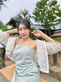 「40歳"美しすぎる気象予報士"、デコルテまぶしい夏ワンピ姿に「女神や！」「清涼感あふれてる」」の画像1