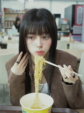 NiziU リマ、ラーメンを食べる"美しすぎる"姿にファン歓喜「ビジュめちゃめちゃ強い」