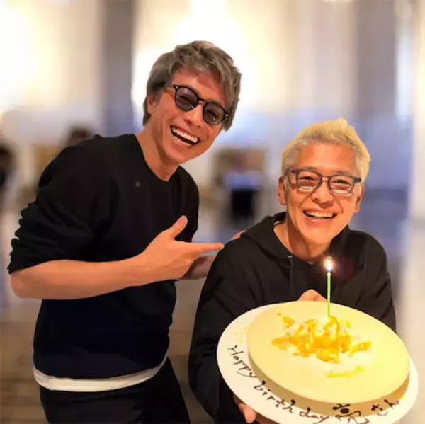 田村淳、“元相方”田村亮の誕生日お祝いショットに反響「2人ともすごくいい笑顔」「この関係は尊い」