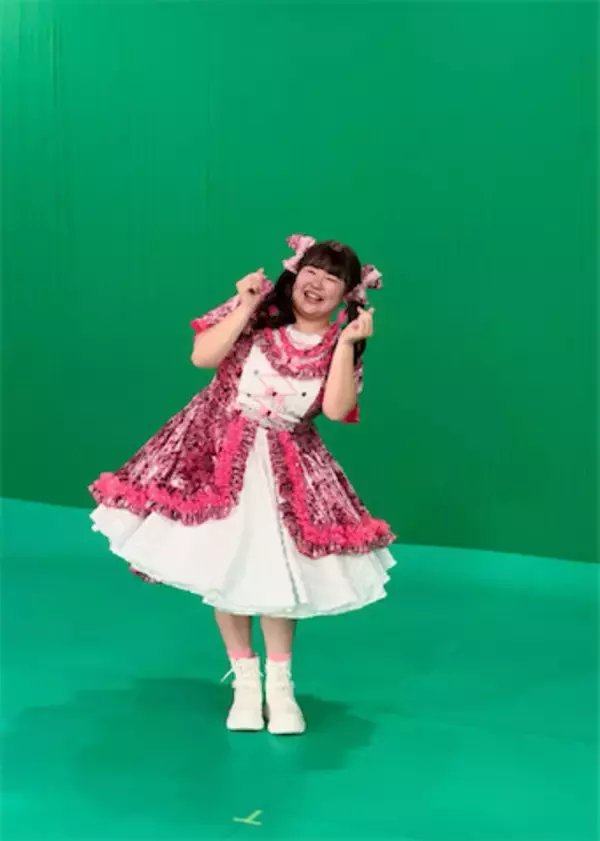 「なんて可愛いの～」やす子、ツインテール×ピンクドレス姿に反響「お姫様みたい」