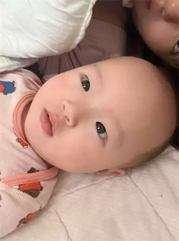 第3子妊娠中の小林礼奈、次女との添い寝に幸せ実感「赤ちゃんの隣で寝るって幸せすぎ」