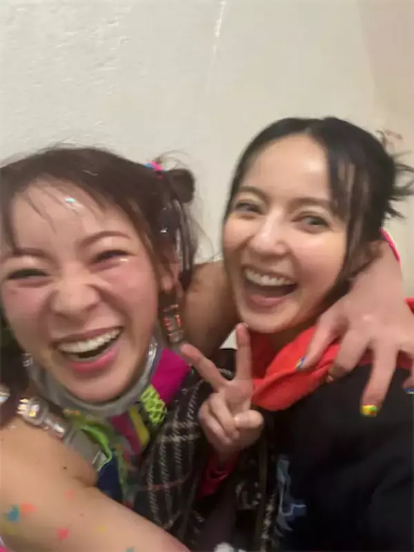 ベッキー＆フワちゃん、肩組み笑顔の2ショットにネット沸く「感慨深い組み合わせ」