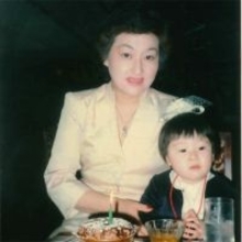 細木かおり、母・細木数子の誕生日に“幼少期ショット”公開「厳しくも優しく、愛に溢れた母」