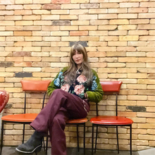 工藤静香、花柄スカジャン姿がカッコよすぎると反響「超似合ってる」「お洒落！！」