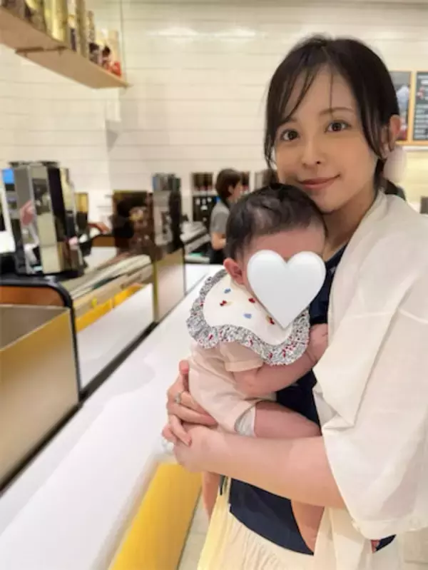 久慈暁子、生後4カ月愛娘とカフェへおでかけ「可愛い通り越して美しすぎる」