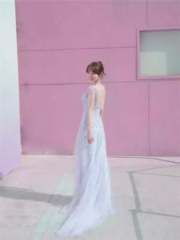 本田真凜「ツヤ肌メイクしてみました」麗しいドレス姿に反響「可愛すぎて辛い」
