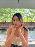 「‟令和の峰不二子” 阿部なつき、500円トップスを着こなし「美人が着ると高価に見える」と絶賛」の画像1