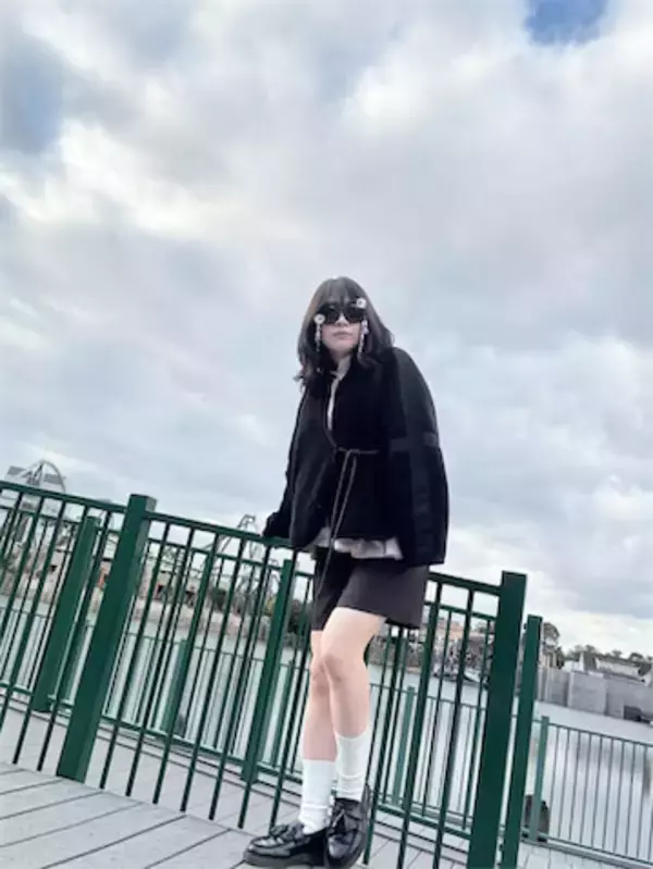 紅しょうが稲田、美脚全開の短パン私服ショットが話題「どこのJK!?」「美脚すぎ」