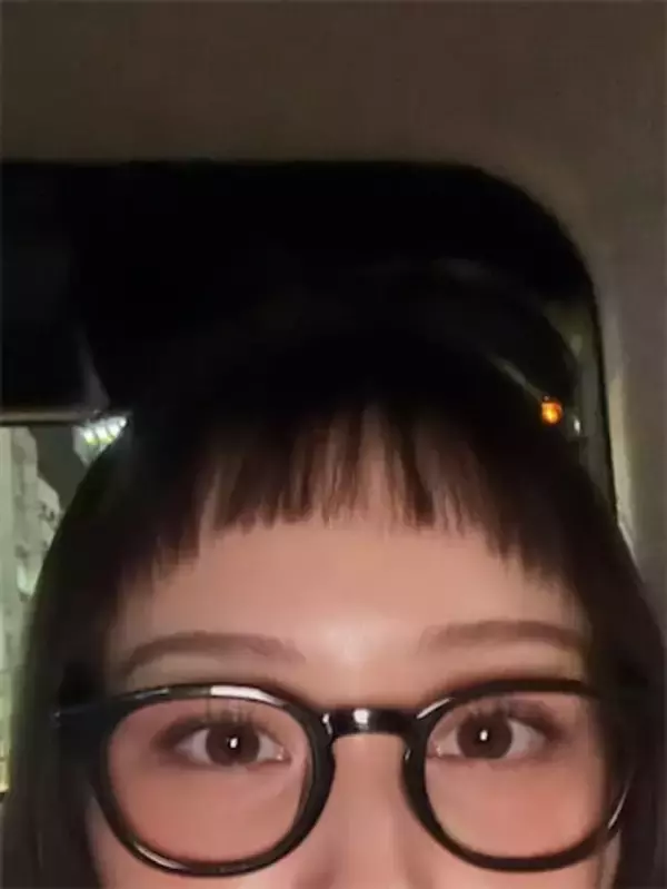 オン眉にイメチェン、岩田絵里奈アナが自撮り投稿「短っ笑」