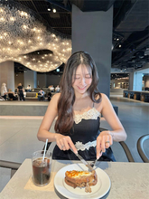 40歳"美しすぎる気象予報士"、色気ただよう黒キャミ姿で朝活「大人カワイイですね」